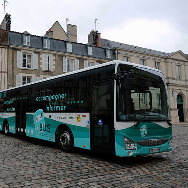 Financement d'une unité mobile qui va à la rencontre des ados